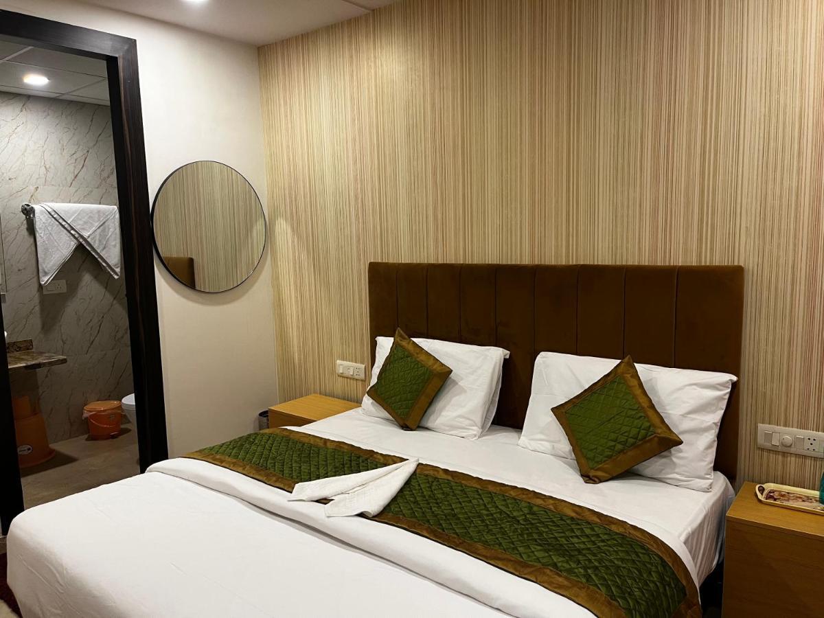Roomquet Comfort Inn Prayagraj Bagian luar foto