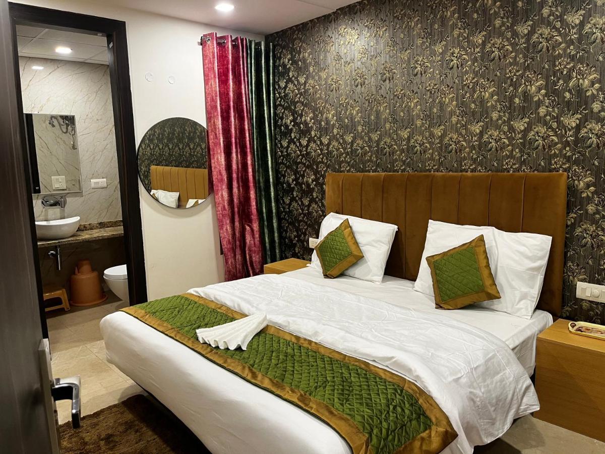 Roomquet Comfort Inn Prayagraj Bagian luar foto