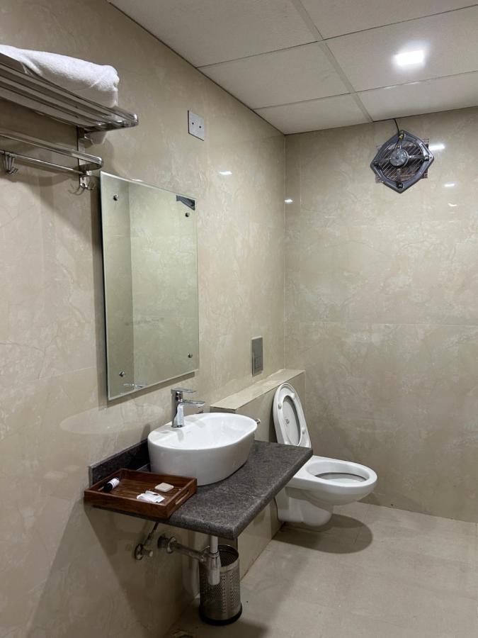 Roomquet Comfort Inn Prayagraj Bagian luar foto