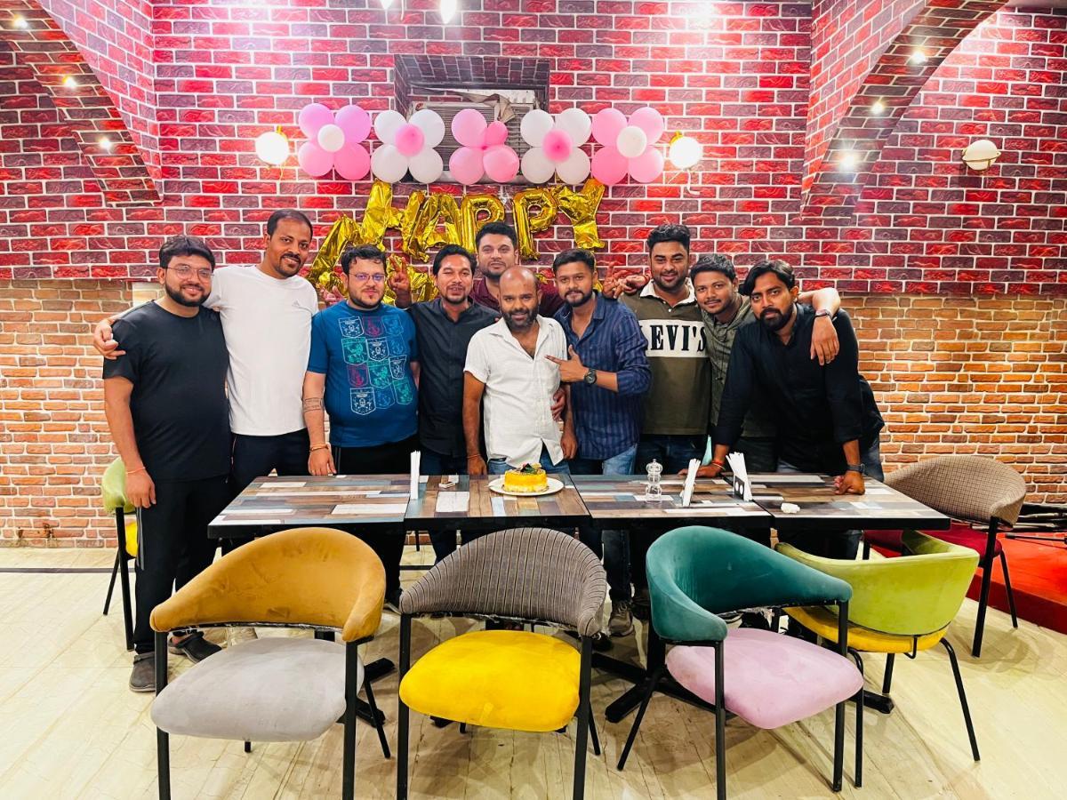 Roomquet Comfort Inn Prayagraj Bagian luar foto
