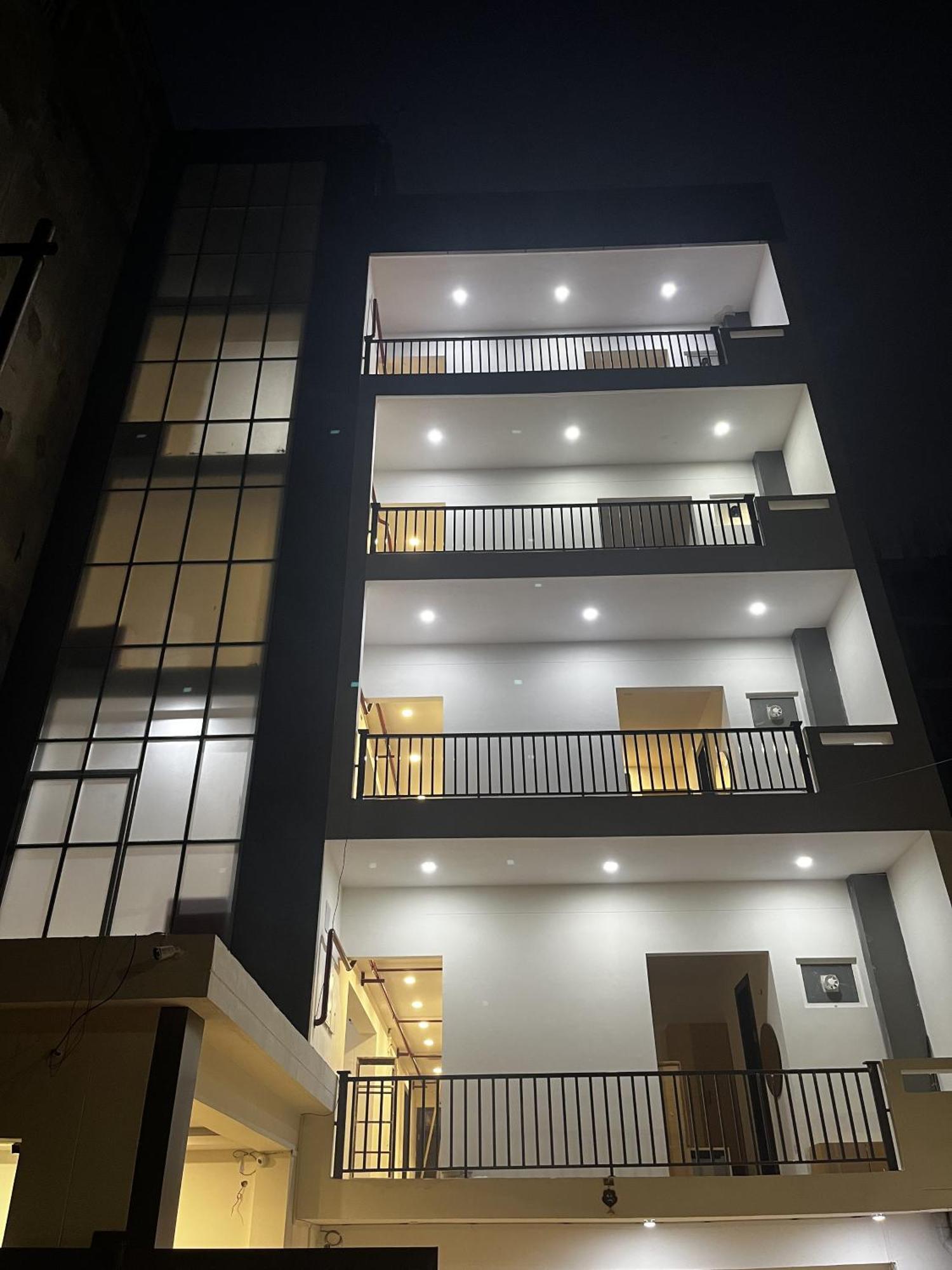 Roomquet Comfort Inn Prayagraj Bagian luar foto