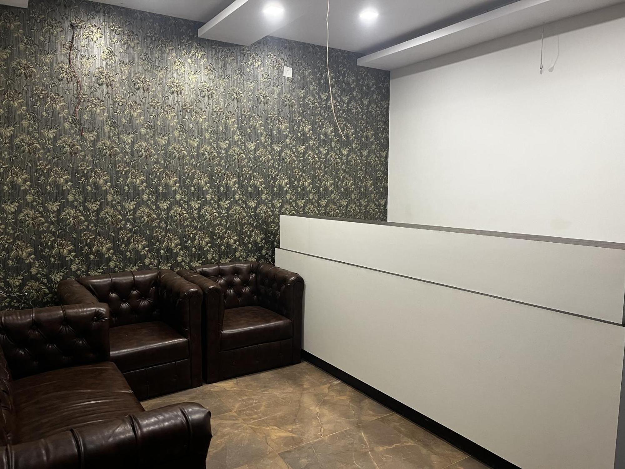 Roomquet Comfort Inn Prayagraj Bagian luar foto
